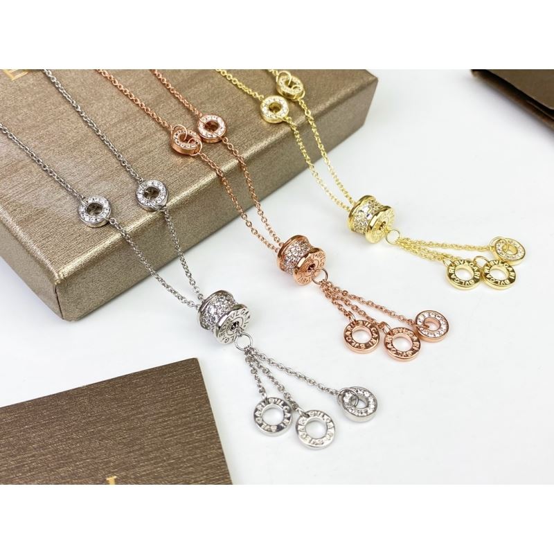 Bo*te*ga venenta necklaces